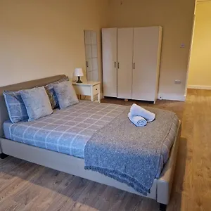 Habitación en casa particular Affordable In Shared Flat, Bridge, Londres